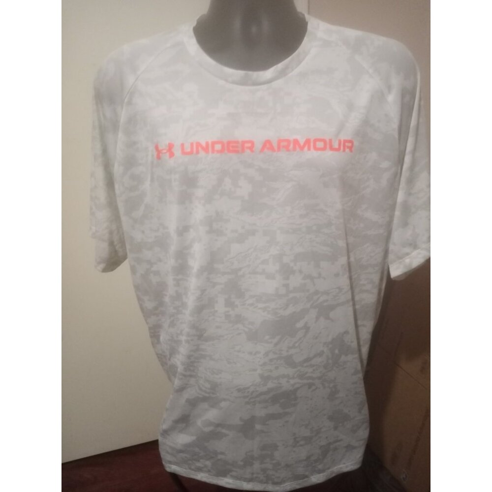 Under Armour, White+Grey Camo Loose Fit HeatGear Short Sleeve. Size 2XL T-Shirt